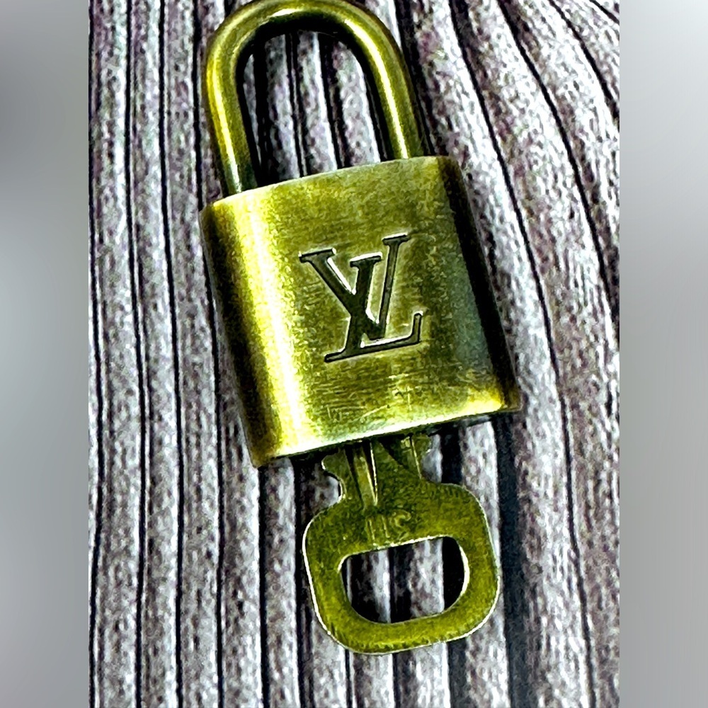 100% Authentic and pre loved Louis Vuitton - Gold Lock and Key set #311​​